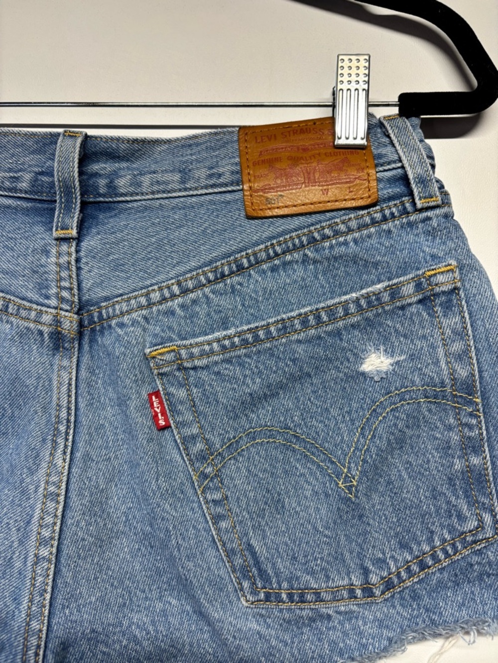 ✨Levi's Premium 501 Denim Luxor Light Wash Short Size 26 - Picture 8 of 15